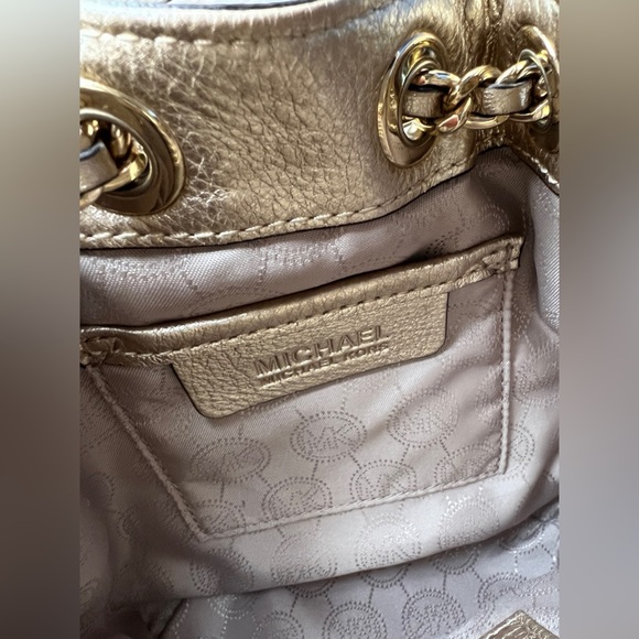 Michael Kors Frankie small gold crossbody bag with adjustable strap. - Picture 8 of 9